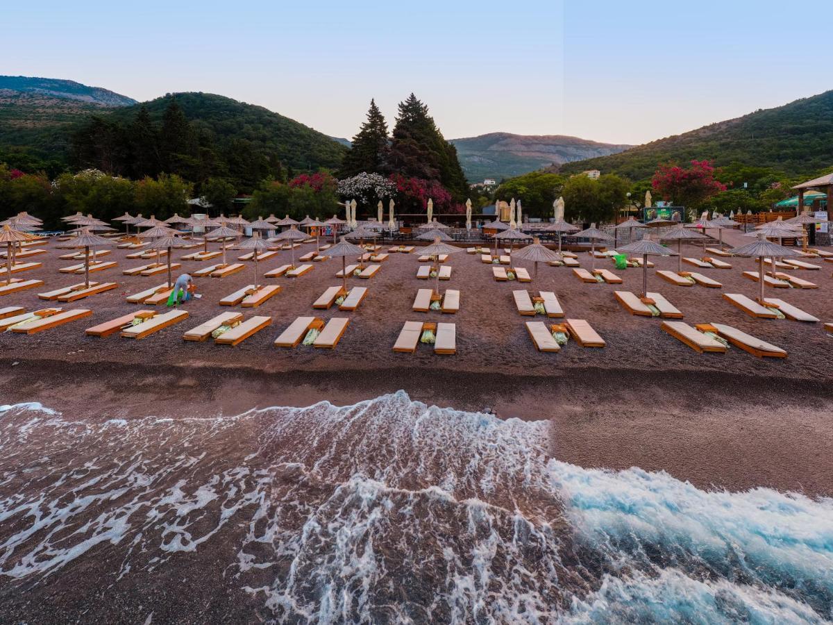 Hotel Plaza Lucice Petrovac Bagian luar foto